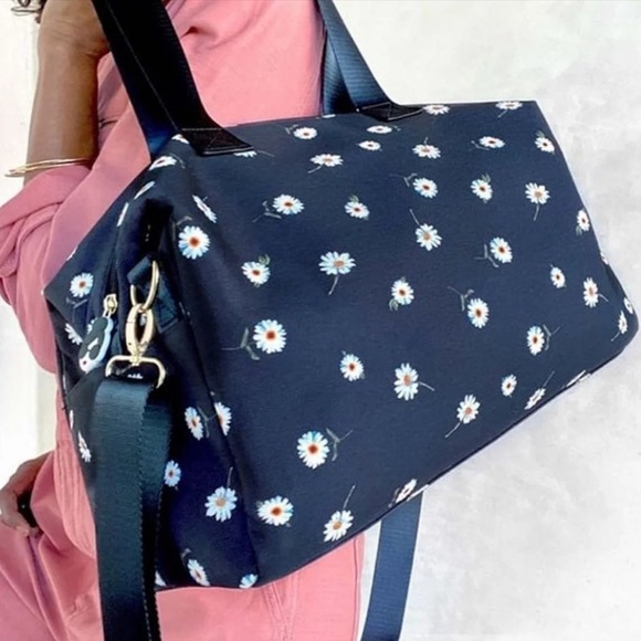 𝅺alice + Olivia Duffle Daisy Duffle Bag - Picture 1 of 10